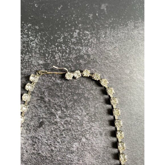 Vintage Kramer Necklace White Milk Glass & Rhinestones Not Signed - Picture 3 of 6